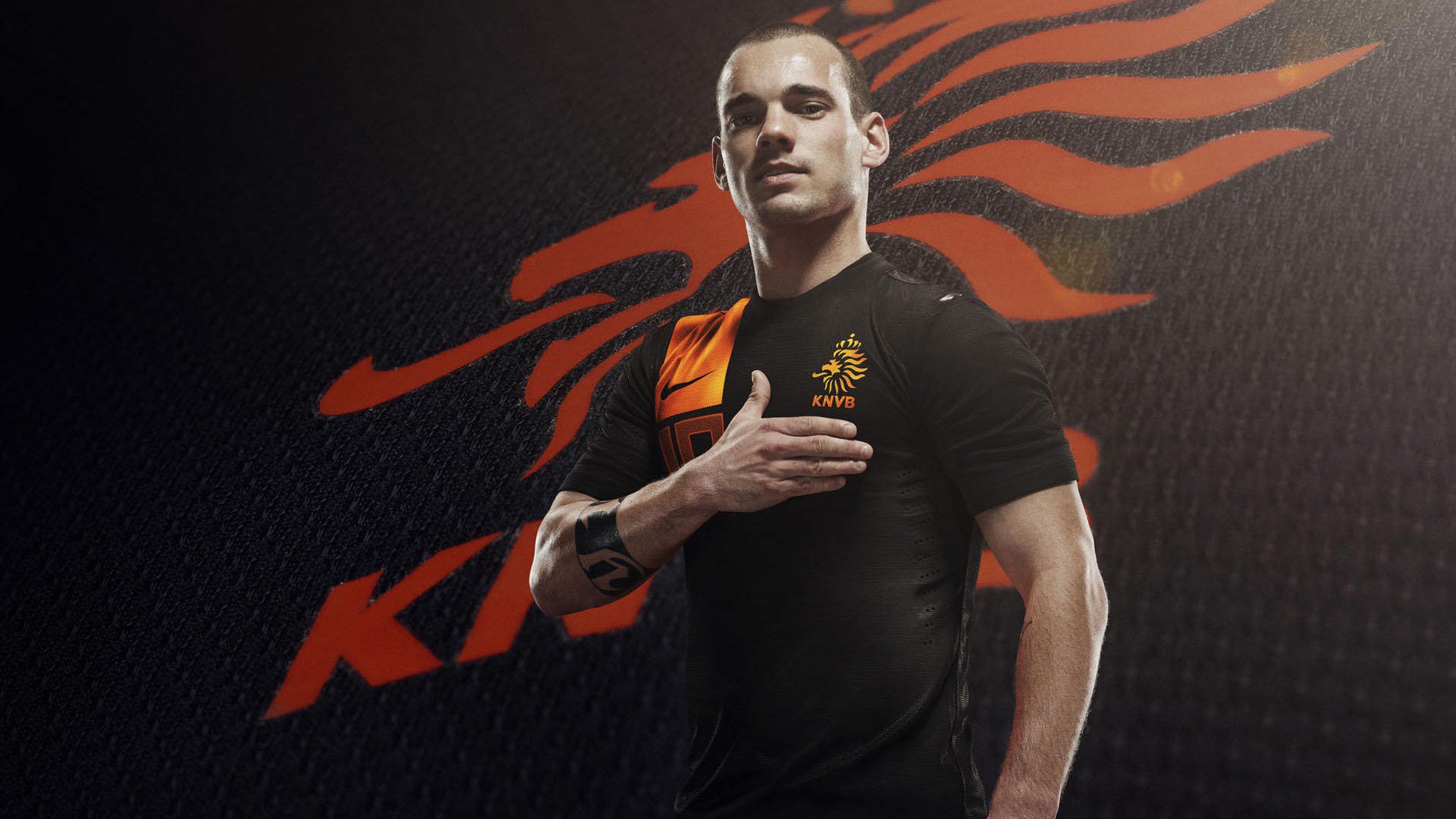 “尼古拉斯·桑特基的技巧与创造力,帮助美洲狮队走向橄榄球巅峰”