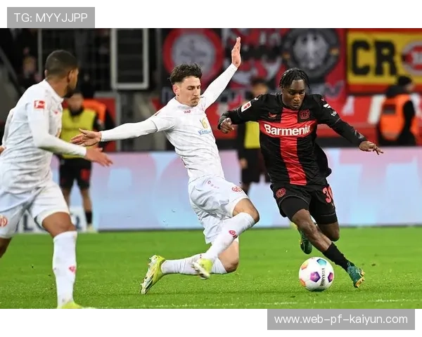 德甲拜仁短传流转如行云:攻门频繁出现的战术魅力 德甲拜仁短传流转如行云:攻门频繁出现的战术魅力